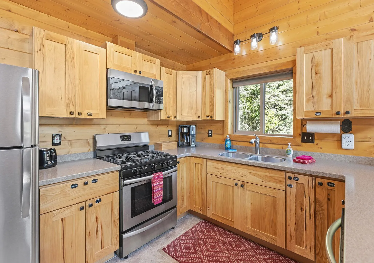 2 bed, 820 sqft, $1,600 — Photo 4