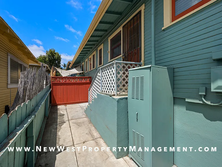 2417 Market St — Photo 32