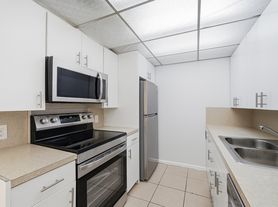 2401 Antigua Cir, Pompano Beach, FL