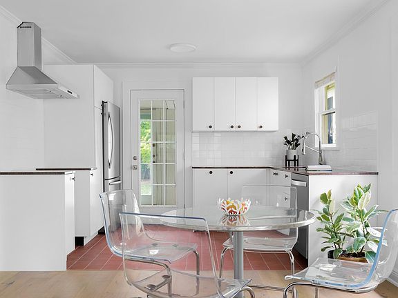 Kitchen (range coming end of October)