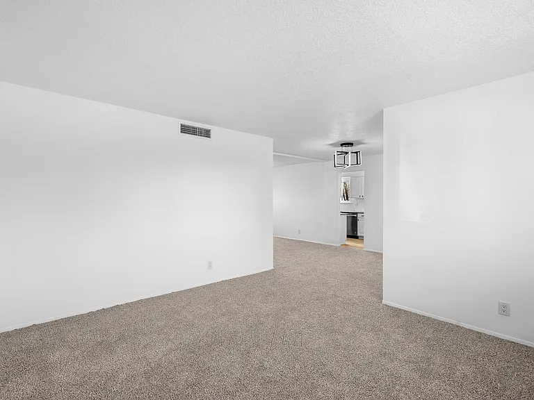 6321 Leslie Pl NE — Photo 9