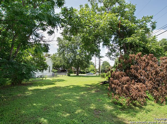 5th image of 334 Burleson St