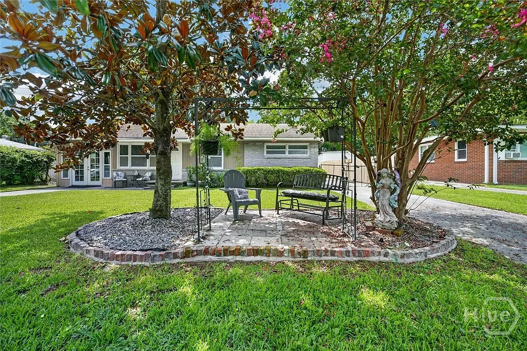 3 bed, 1.0 bath, 988 sqft, $1,650 — Photo 4