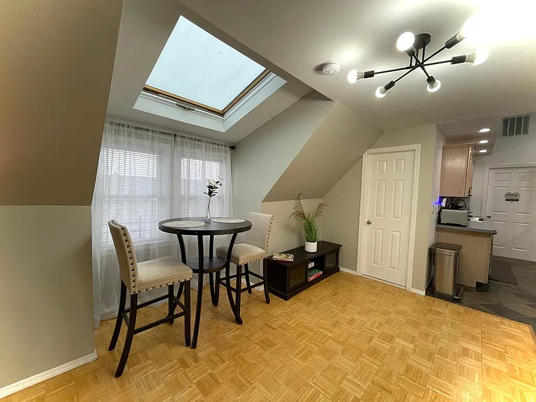 135 W 30th St #3 — Photo 36