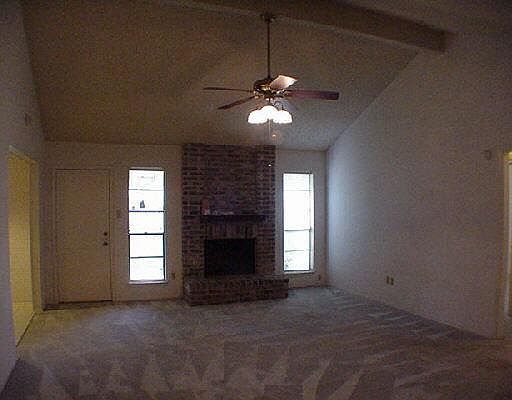 5th image of 2810 Burning Hill St