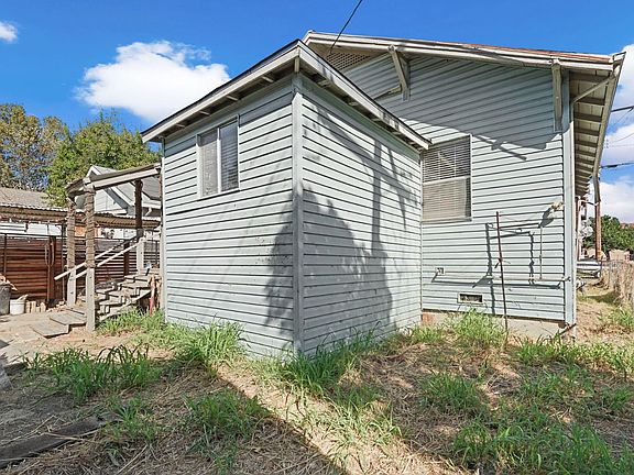 4th image of 208 3rd St