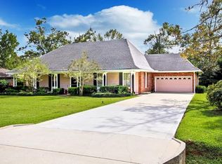 906 Winona Dr, Mandeville, LA 70471