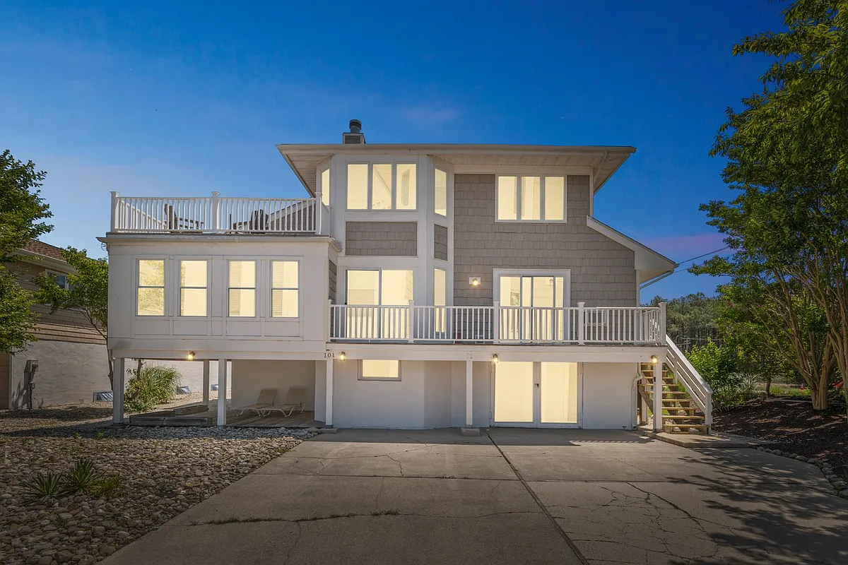Building Photo - 101 W Cape Shores Dr