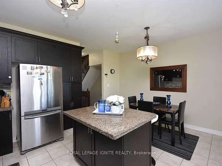 40 Cedar Lake Cres — Photo 15
