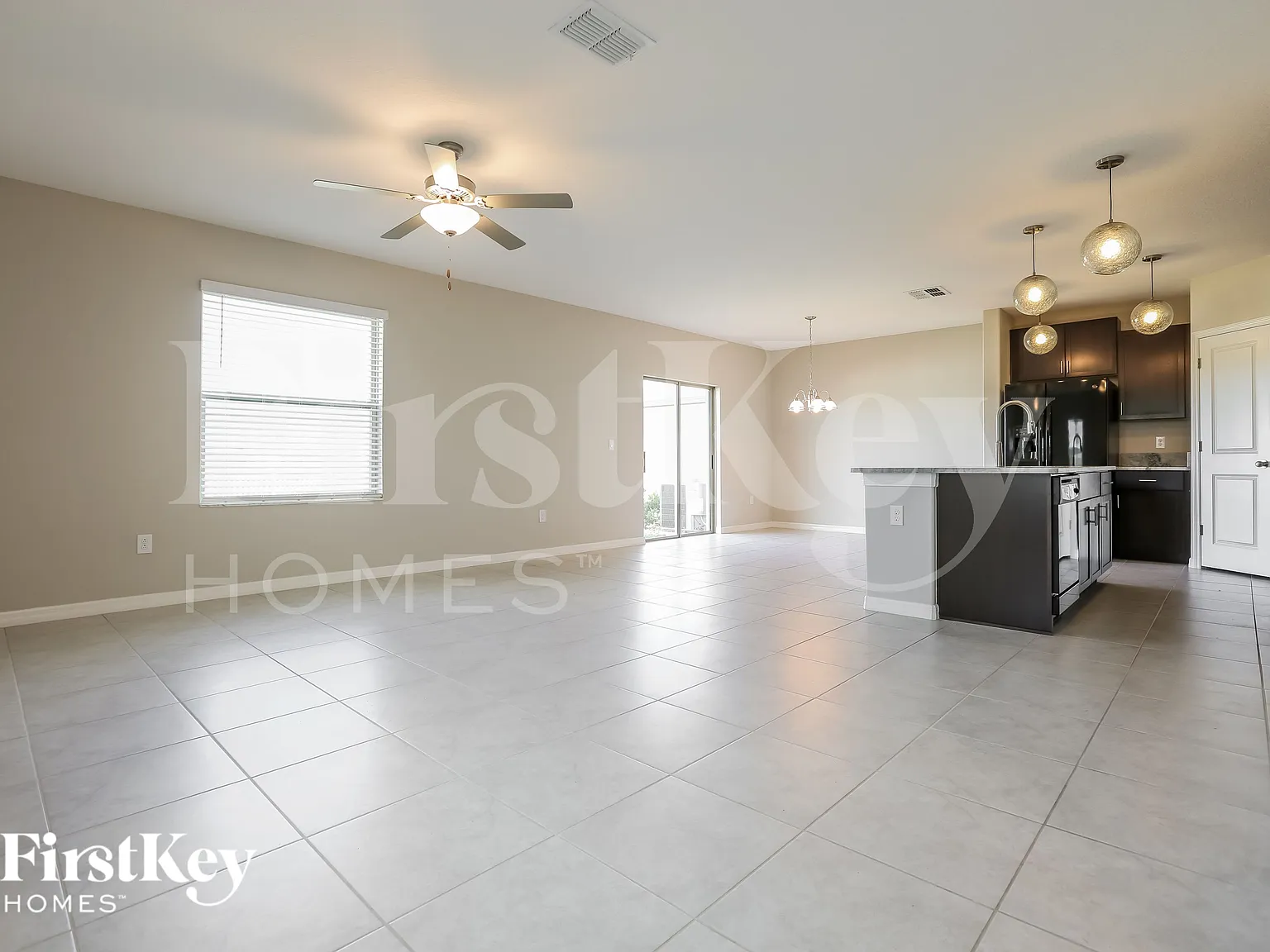 4 bed, 2.5 bath, 1914 sqft, $2,585 — Photo 4