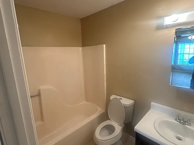 305 Marigny Cir #C — Photo 7