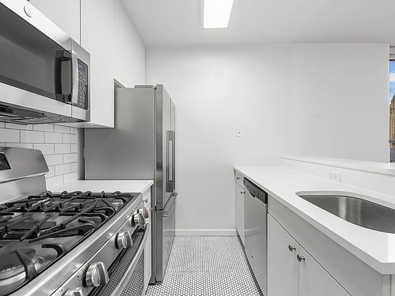 5th image of 245 E 44th St APT 32F