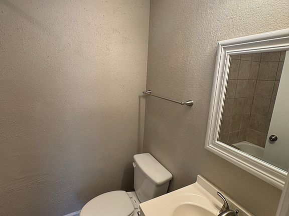 3rd image of 605 Mack Dr