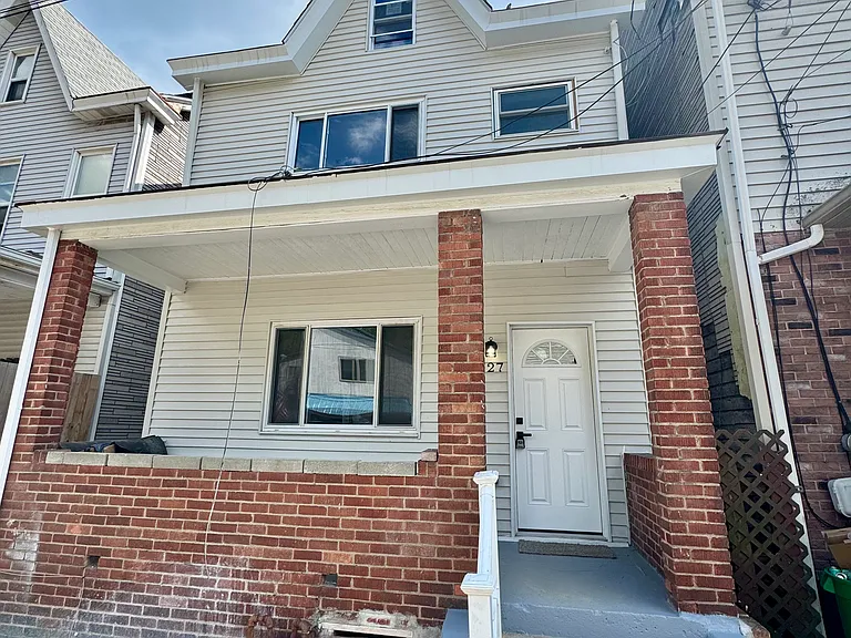 1727 S Canal St — Photo 1