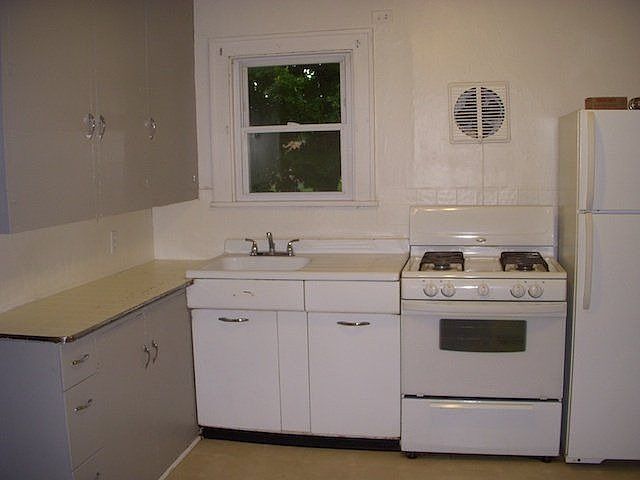 2nd image of 810 Wall St APT 1