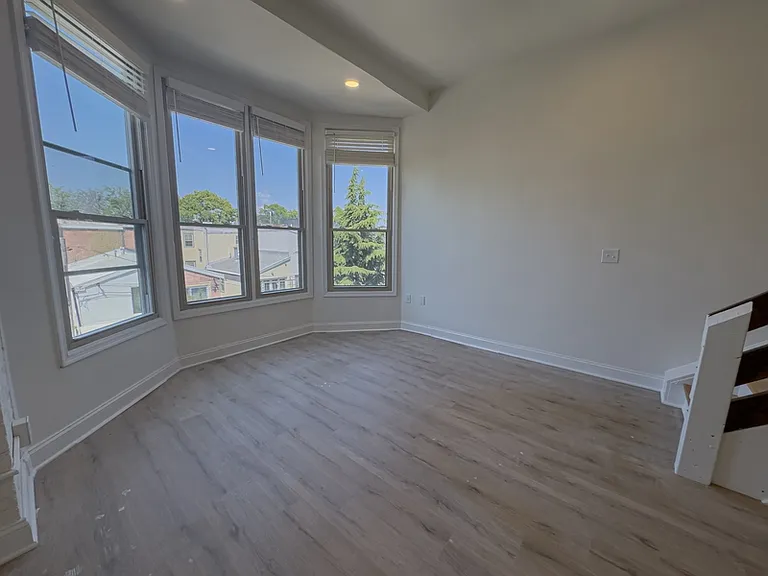 2113 Green St #3R — Photo 15