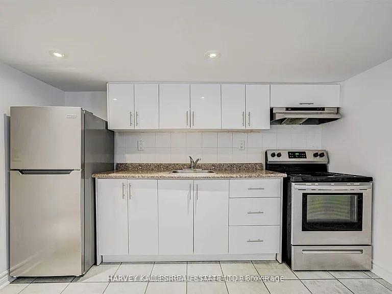184 Cedric Ave #LOWER — Photo 7