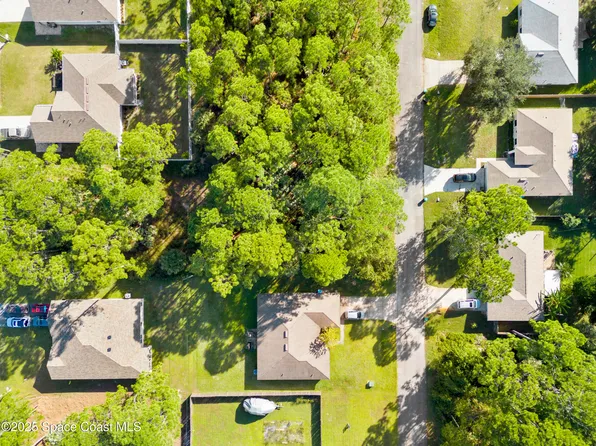 541 Darien Ave SW, Palm Bay, FL 32908