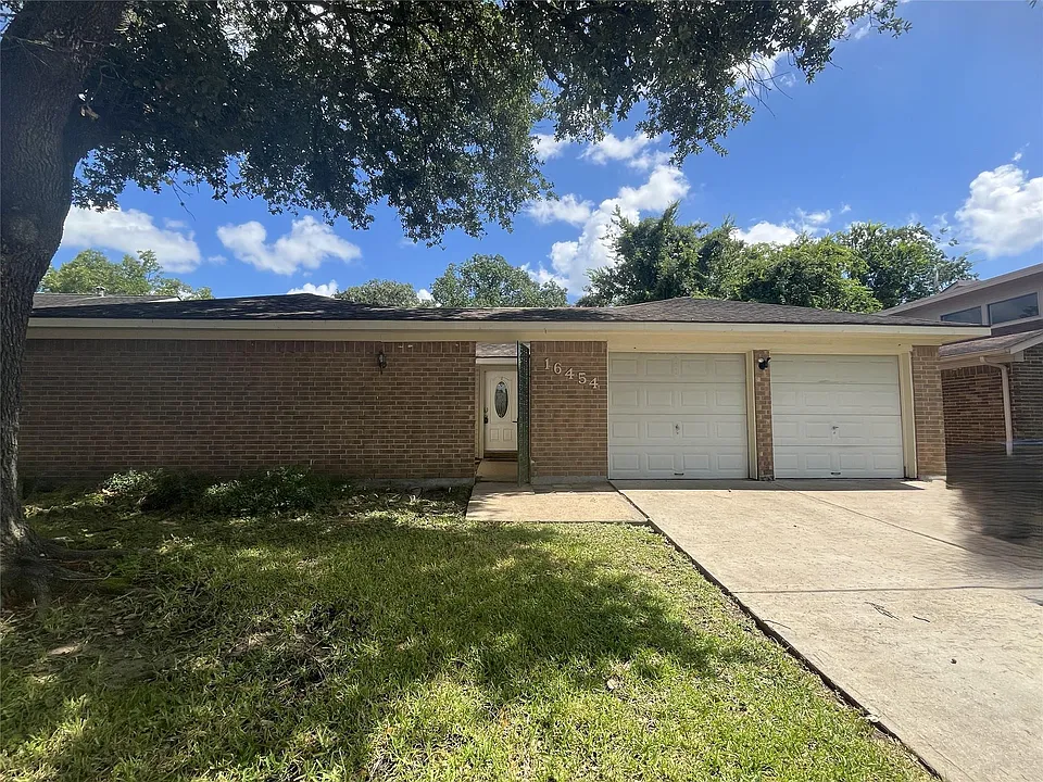 16454 Hickory Knoll Dr