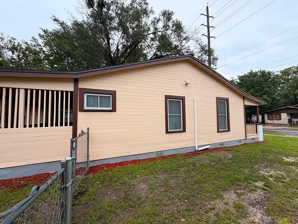 2 bed, 768 sqft, $1,250 — Photo 2