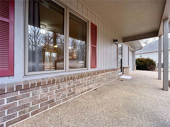 5th image of 14 Betty Ln