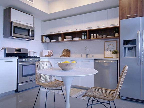 3rd image of 733 N Hudson Ave #210