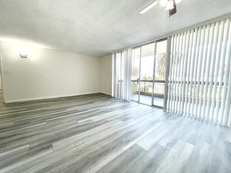 Occidental Towers Apartments — Photo 184