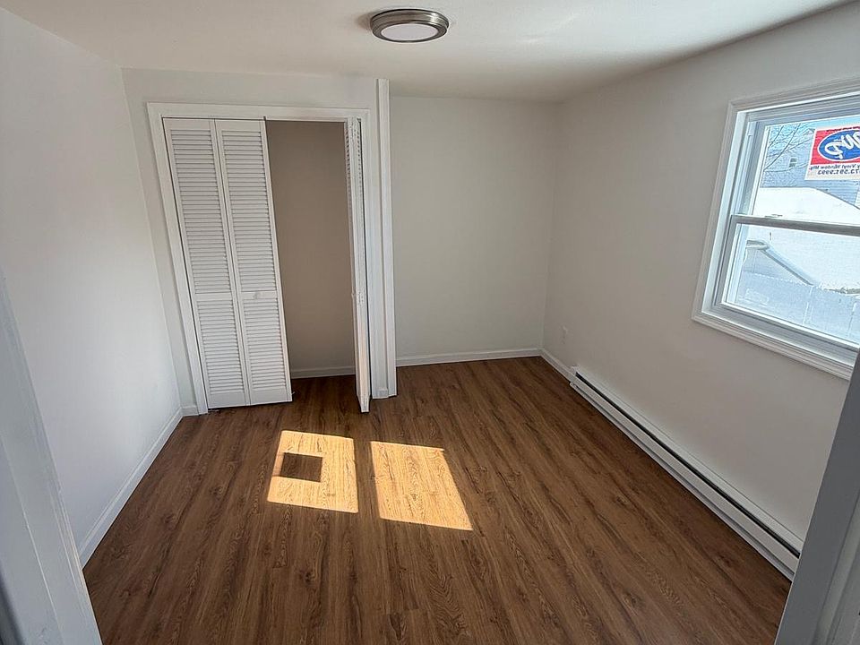 1st image of 41 W Grand St