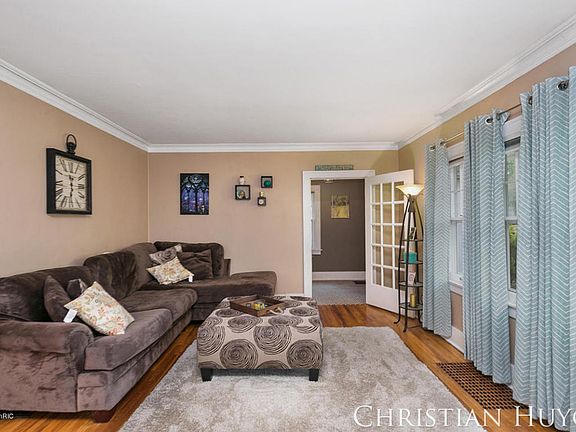 4th image of 1320 Hall St SE