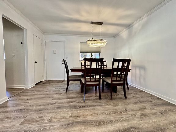 5th image of 14 Granada Cres APT 20
