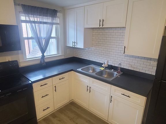 3rd image of 518 Bridge St APT A