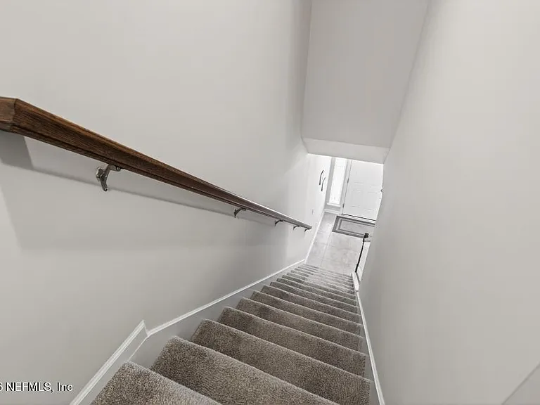 381 Richmond Dr — Photo 16