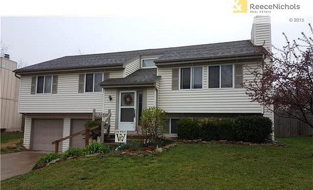 SWEET Split Entry in Lenexa's Brentwood Park.  Just over 1900 s/f.  Wonderful location