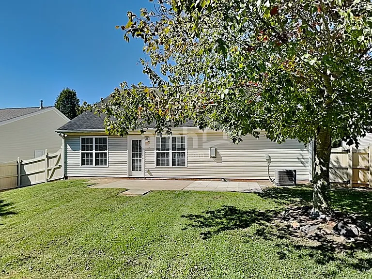 1867 Longmont Dr — Photo 21