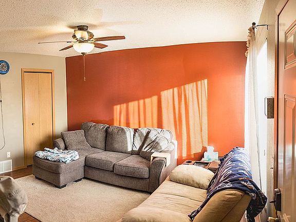 3rd image of 2912 Lakeview Dr APT 19