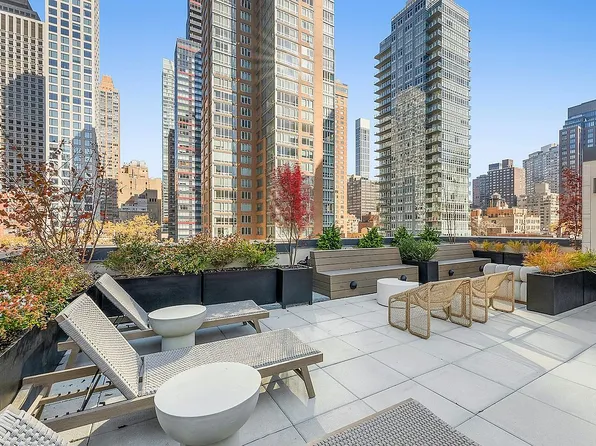 244 E 52nd St #6A, New York, NY 10022