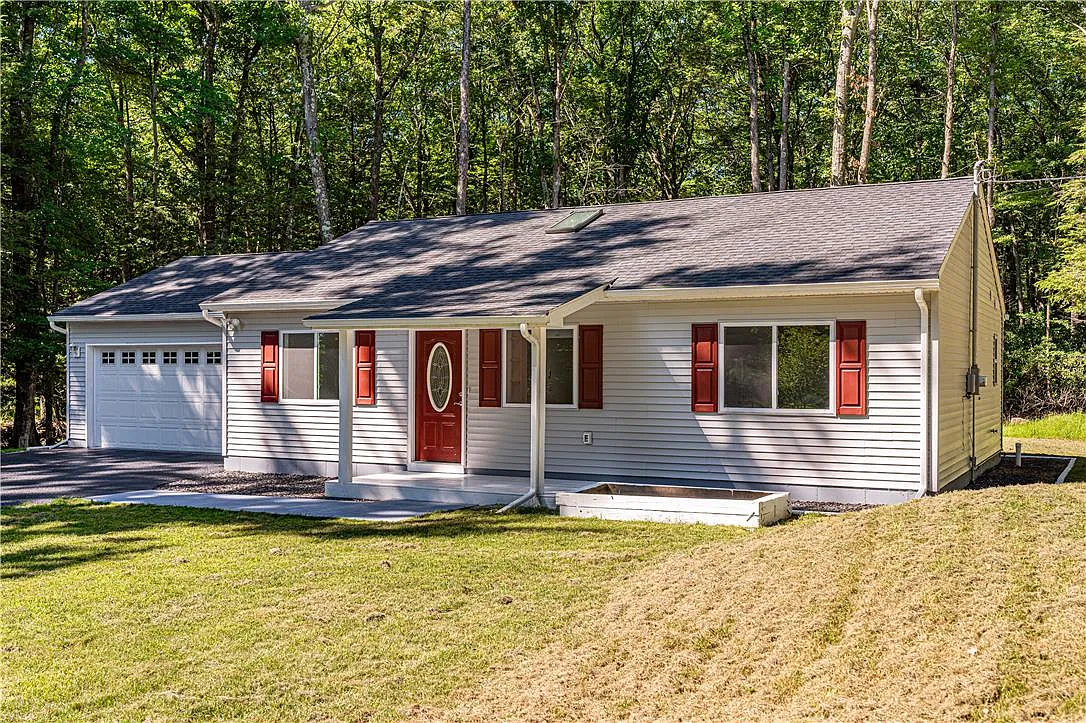 3 bed, 2.0 bath, 1260 sqft, $2,000 — Photo 3