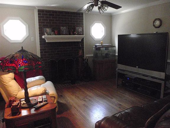 4th image of 15586 Mount Air Ct