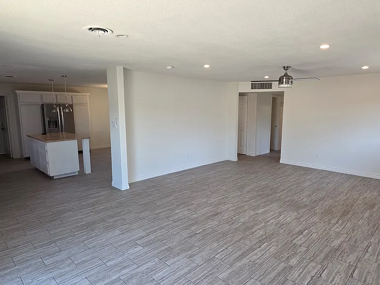 1201 E Barcelona Ave — Photo 16
