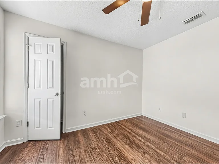 10008 Lancashire Dr — Photo 16