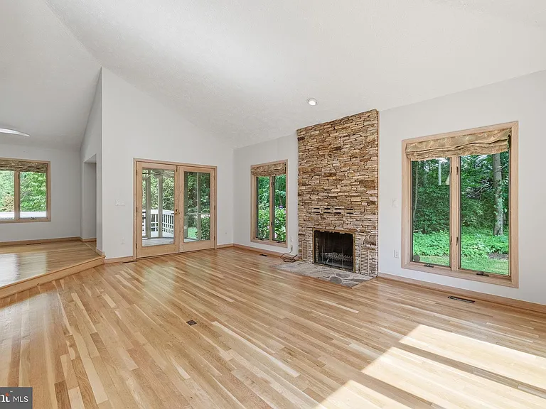 22 Poplar Point Rd — Photo 3