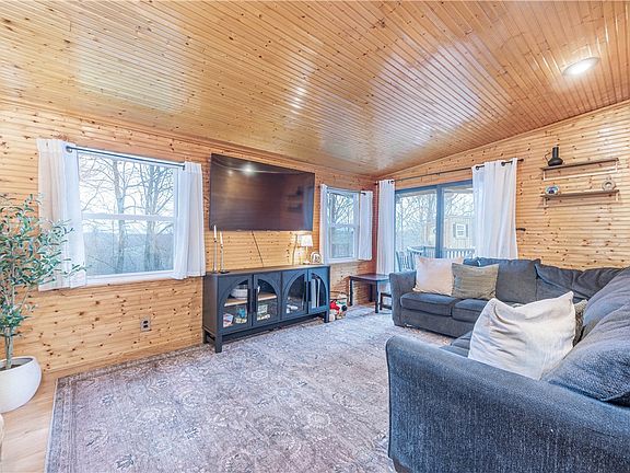 4th image of 320 Deerfield Rd S