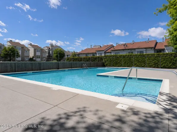 36 Selvin Loop, Staten Island, NY 10303