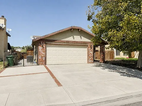2533 Topaz Ln