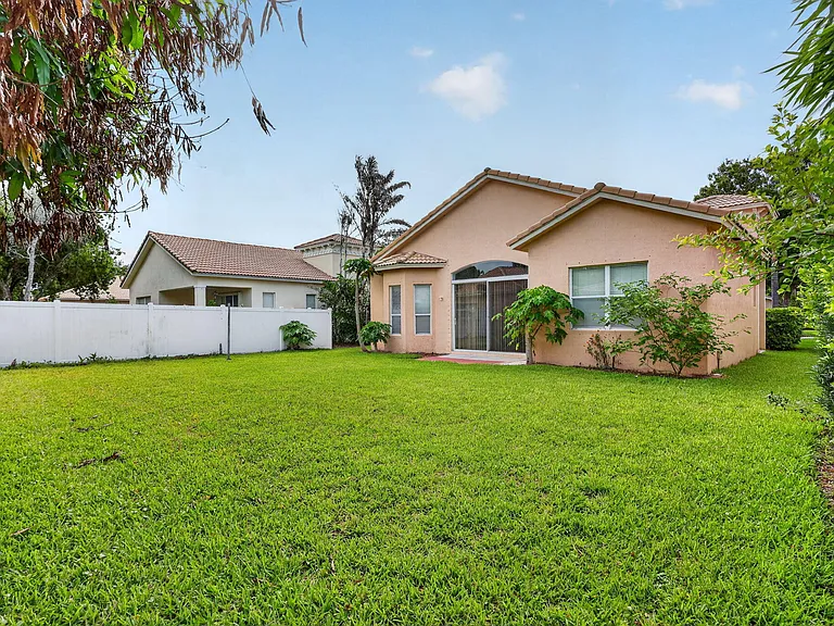 5614 Sunberry Cir — Photo 35