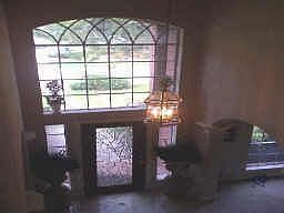 High 2-story ceiling in entrance