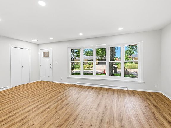 5th image of 126 Woodhill Ln