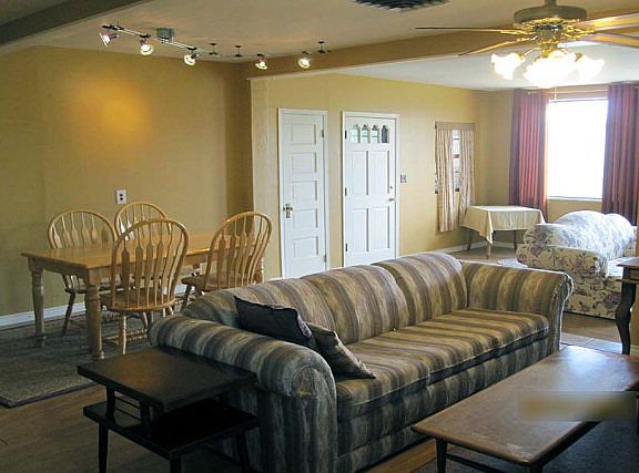 3rd image of 1007 E Avenue A