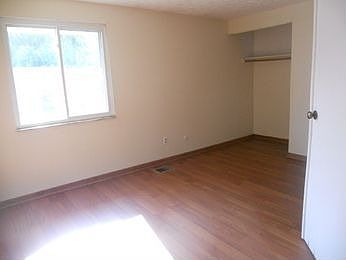 4th image of 2135 Drumlin Dr