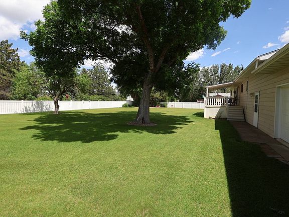 2nd image of 1802 Crocus Dr